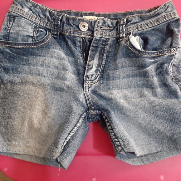Cute jean shorts - Picture 2 of 3